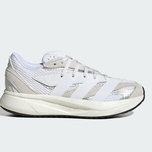 adidas Women's running Sneakers size 7. New in box
